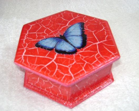 Porta Jóias Sextavada P (Craquele Pink c/ Borboleta Azul)