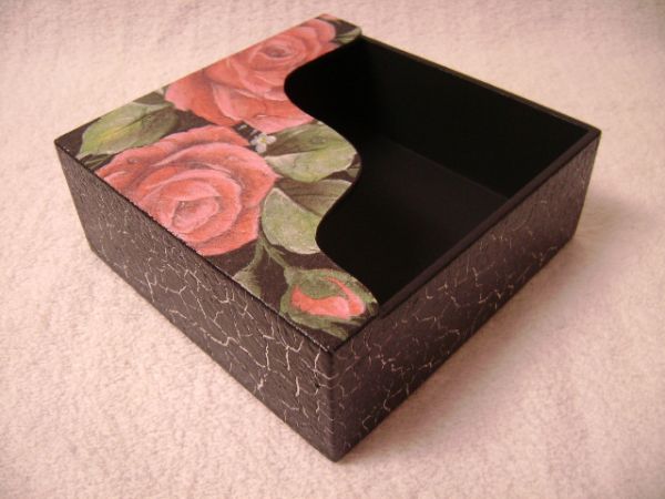 Porta Guardanapos (Craquele Preto c/ Rosas Vermelha)
