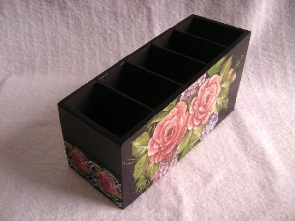 Porta Controle Remoto 5 Div. (Preto com Rosas)