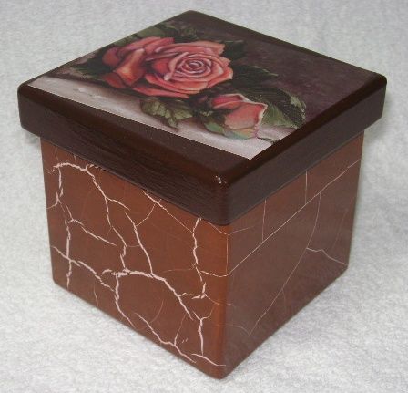 Baú 10 (Craquele Marrom c/ Rosas)