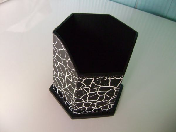 Porta Escovas Sextavado (Craquele Preto)