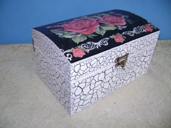 Baú G Alto (Craquele Branco com fundo Preto e rosas)