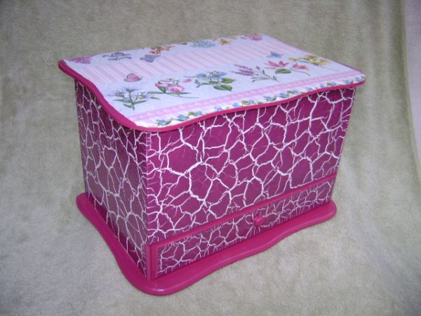 Farmacinha G (Craquele Pink e fundo Branco c/ Flores)