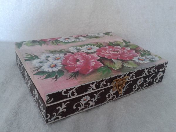 Porta Jóias 9 Div. Simples (Preta c/ Crisântemos e Margarida)