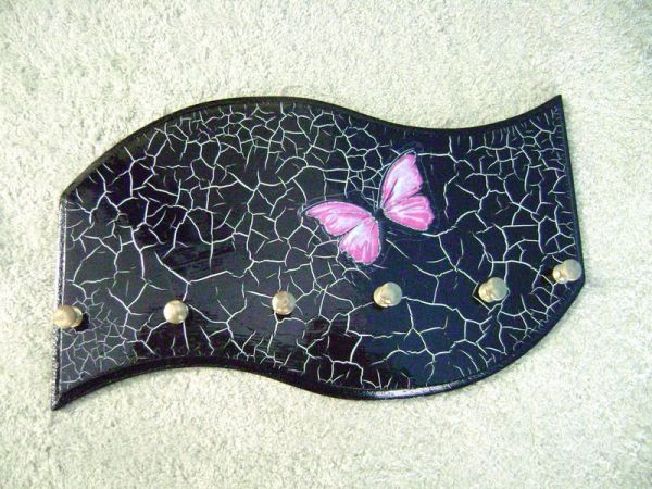 Porta Chaves M (Craquele Preto c/ Borboleta Rosa)